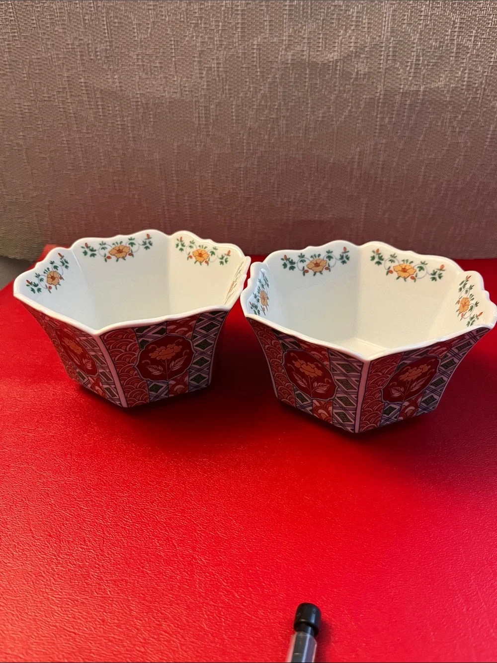 Japanese Imari Red Floral Pattern Hexagonal Bowl 43/8”D 2 3/8”H set of 2
